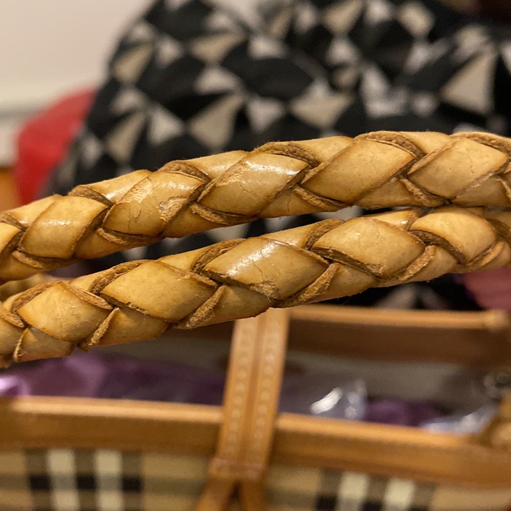 Burberry London Authentic handbag. In better than good condition. - Picture 4 of 16